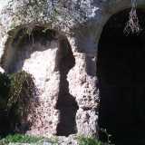 L'imponente facciata esterna dell'edificio di culto 